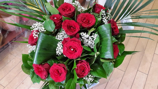 12 Romantic Red Rose Bouquet