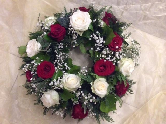 Naomi Red and White Avalanche Rose Wreath
